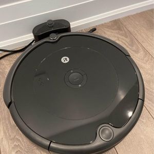 Roomba 694 - like new condition!